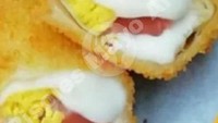 Risoles Mayo Arsya menjual varian risoles mayo smoked beef telur ayam hingga risoles mayo keju. Harga satuannya  mulai dari Rp 2.500 an saja. Bisa dibeli lewat ojol atau dibeli langsung di daerah Cipedak, Jakarta Selatan. Foto : Risol Mayo Arsya