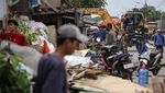 41 Bangunan Liar di Kali Songsit Dibongkar