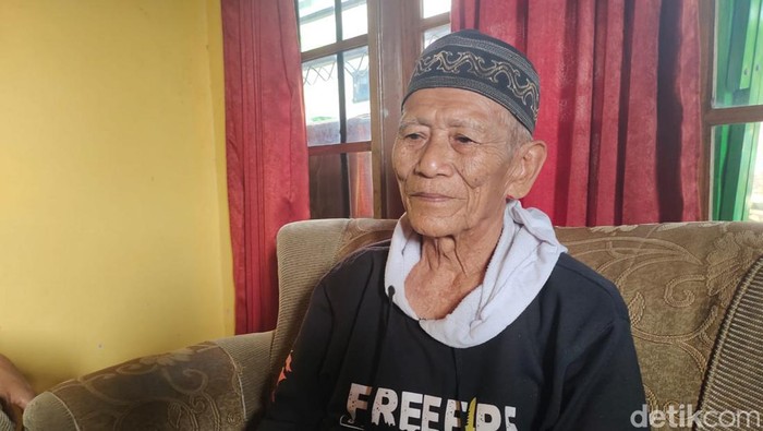 Abah Jajang, Warga Desa Jati Kecamatan Bojongpicung yang berusia 101 tahun namun tetap bugar