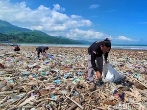 Bupati Sukabumi Soal Penolakan Pembersihan Pandawara di Pantai Loji