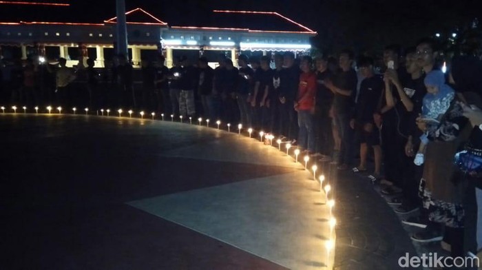 Aksi solidaritas suporter bola di Bone atas Tragedi Kanjuruhan.