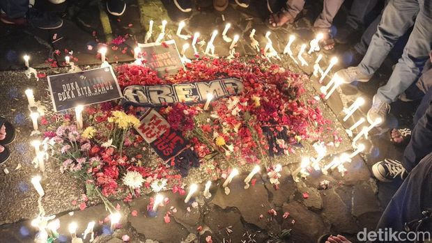 Pendukung PSMS Medan saat menggelar aksi solidaritas atas tragedi Kanjuruhan. (Nizar Aldi/detikSumut)