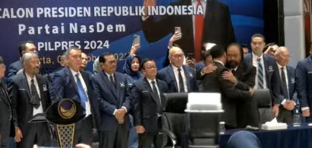 Anies Baswedan peluk Surya Paloh (dok. NasDem Tv)