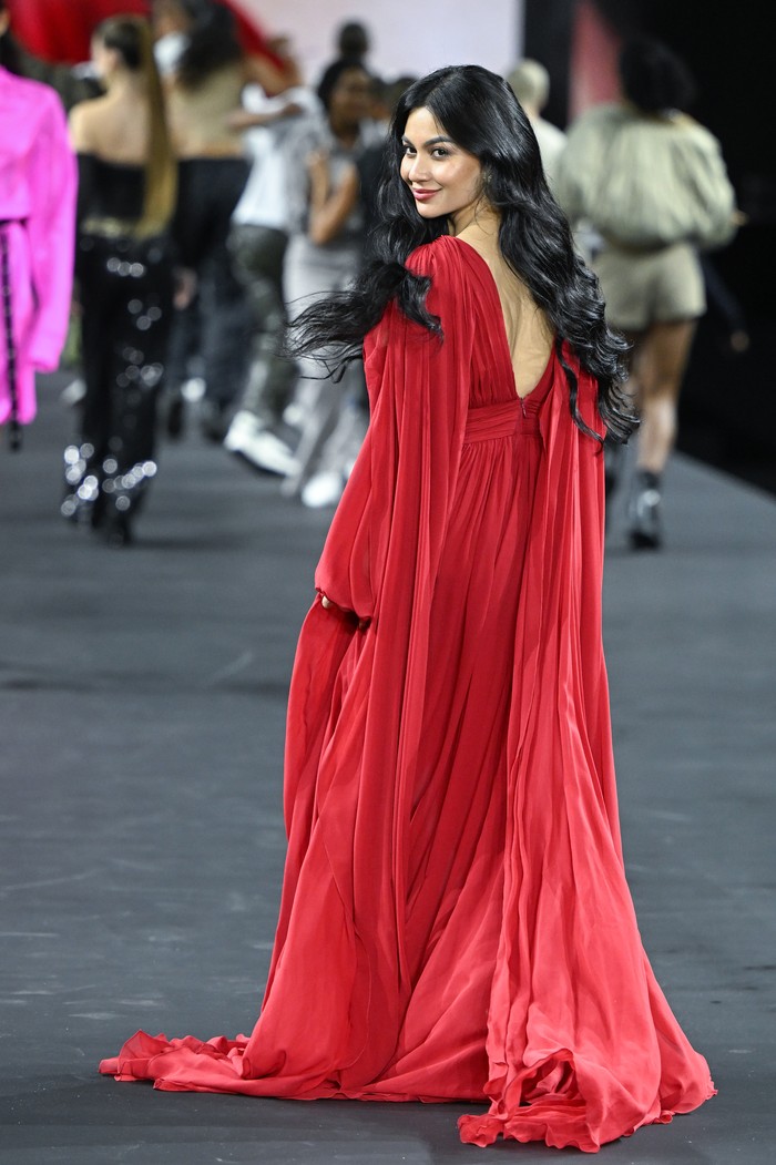Ariel Tatum di Paris Fashion Week PARIS, FRANCE - OCTOBER 02: (EDITORIAL USE ONLY - For Non-Editorial use please seek approval from Fashion House) Ariel Tatum walks the runway during the