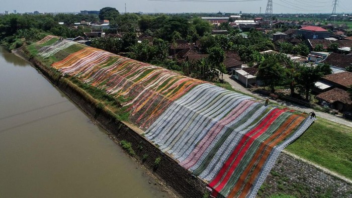 Masih dalam nuansa Hari Batik Nasional masih ada lho proses pembuatan secara tradisional di Kota Solo, Jawa Tengah.