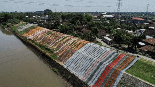 Buat yang Belum Pernah Lihat, Nih Proses Bikin Batik Tradisional