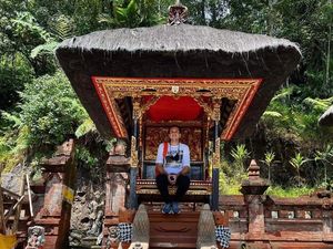 Heboh Bule Duduki Palinggih Pura di Bali, Ini Identitasnya