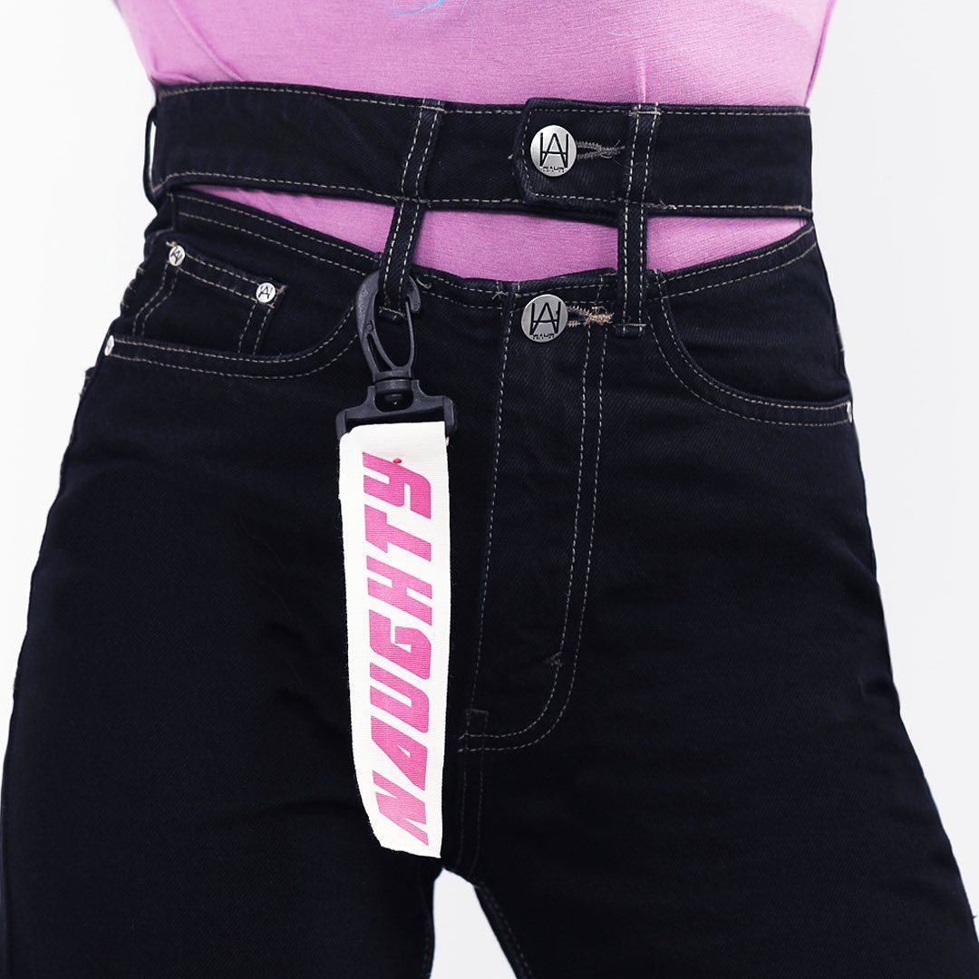 celana jeans untuk nonton konser