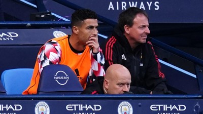 Foto Wajah Masam Cristiano Ronaldo dan Sir Alex Saat MU Keok