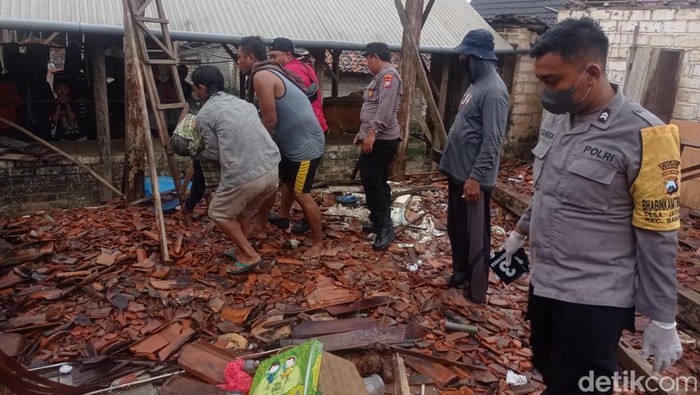dua kuli di tuban tewas tersambar petir