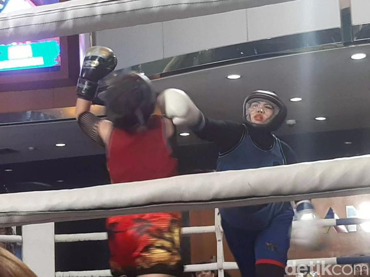 Ciat! Jurus Elly Sugigi Hadapi Irma Darmawangsa