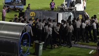 Aparat Bersenjata di Lapangan, Masalah Laten Sepakbola Indonesia