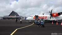 Berdasarkan data Direktorat Jenderal Perhubungan Udara, Bandara ini memiliki runway 2000m X 45m, taxiway 110m X 23m, Apron 200m X 75m dan yang bisa didarati pesawat jenis ATR. Sisi darat bandara ini memiliki terminal seluas 1440 m2.