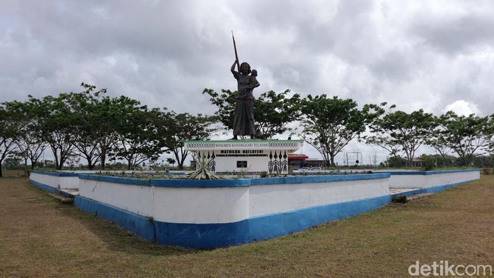 Kabupaten Kepulaun Tanimbar memiliki pintu gerbang utama adalah Bandar Udara Mathilda Batlayeri. Yuks kita lihat bandara di salah satu pulau terluar Indonesia itu.
