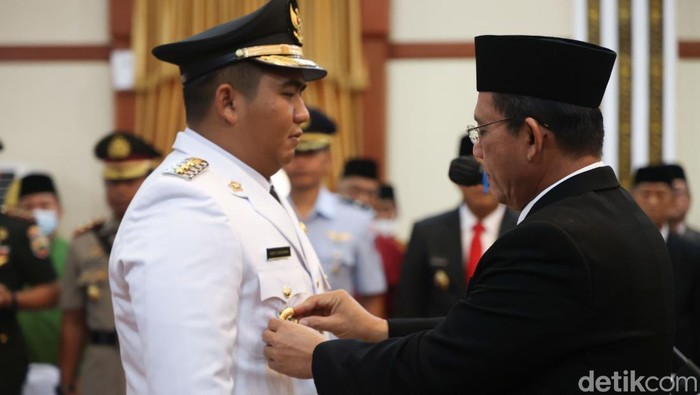 Gubernur Kepri Ansar Ahmad melantik, Roby Kurniawan sebagai Bupati Bintan masa bakti 2021-2024 di Gedung Daerah Tanjungpinang.