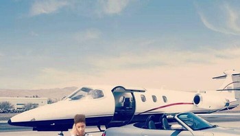 Demi dianggap Crazy Rich. Foto: Boredpanda