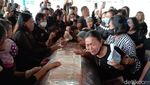 Potret Penyambutan-Pemakaman Jenazah Korban KKB Papua Barat di Sulut