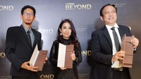 Marketing Manager Conwood Indonesia Ferri Firdaus, National Project Sales Manager Conwood Indonesia Isti Wayang, dan Commercial Director Conwood Indonesia Deden Sarjana saat peluncuran Conwood Beyond di Jakarta.