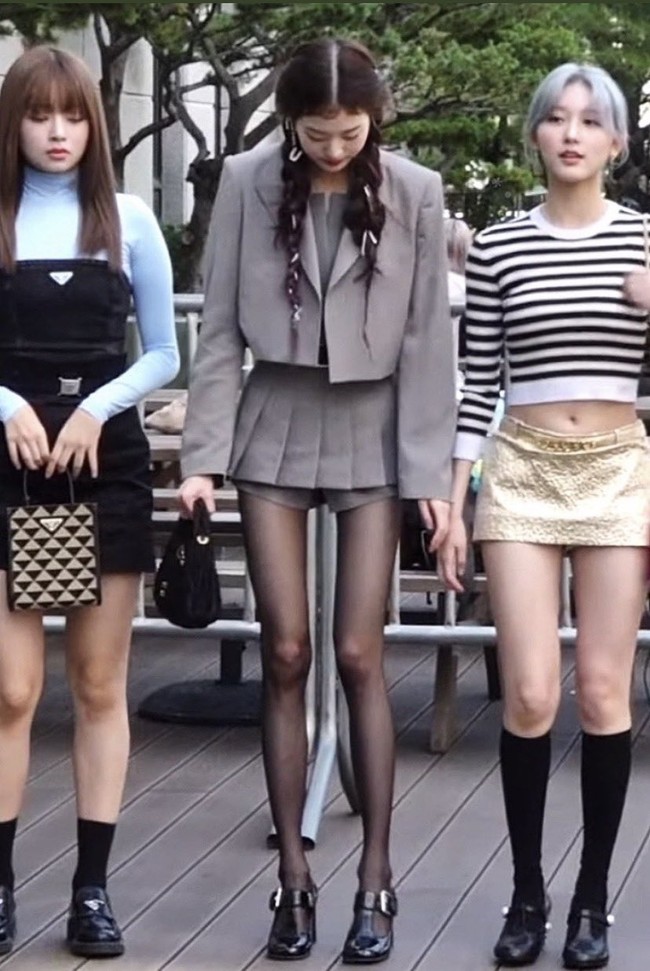 Tak sedikit pula yang membandingkan ukuran paha dan betis Wonyoung dengan personel IVE lainnya. Dia terlihat sangat kurus dengan berat badannya yang di bawah 45 kg, sedangkan tinggi badannya 173 cm. Foto: dok. Pann