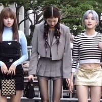 Tak sedikit pula yang membandingkan ukuran paha dan betis Wonyoung dengan personel IVE lainnya. Dia terlihat sangat kurus dengan berat badannya yang di bawah 45 kg, sedangkan tinggi badannya 173 cm. Foto: dok. Pann