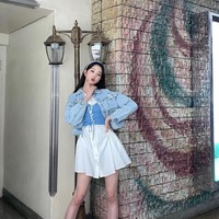 Idol KPop yang mendapat julukan ‘It Girl Korea’ itu punya banyak penggemar dari berbagai golongan usia. Netizen Korea khawatir anak-anak yang mengidolakan Wonyoung IVE akan terobsesi jadi kurus. Foto: dok. Pann