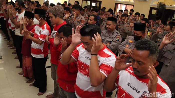 K-caong Mania gelar salat gaib bersama Polres Bangkalan