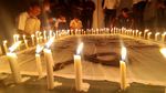 Aksi Bakar Lilin dan Doa Bersama Suporter Sepak Bola di Lampung