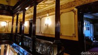 Gedung berlantai empat ini memiliki 60 ruangan yang kini difungsikan sebagai ruang kerja. KBRI Washington D.C terletak di jalan Massachusetts Avenue, yang dikenal sebagai Embassy Row. Disebut Embassy Row karena banyak kedutaan besar negara-negara di sini. (Meliyanti/detikcom)
