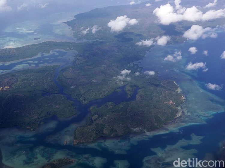 Keindahan Bumi Tanimbar dari Udara