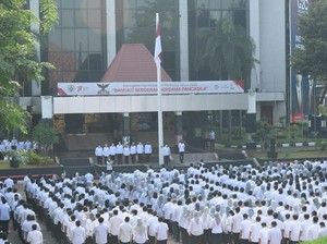 Gus Halim Ajak Pegawai Kemendes Salat Gaib bagi Korban Tragedi Kanjuruhan