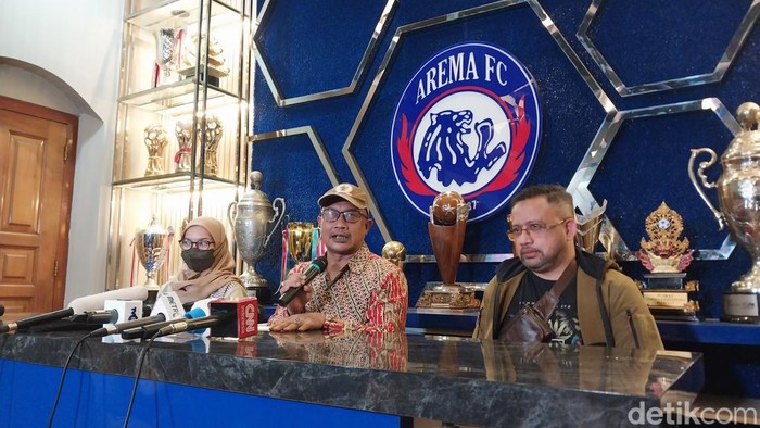 Komisioner Penyelidikan atau Pemantauan Komnas HAM Choirul Anam di kantor Arema FC