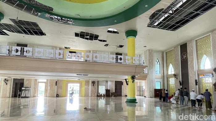 Kondisi Masjid Agung Parepare yang kini dalam proses perbaikan.