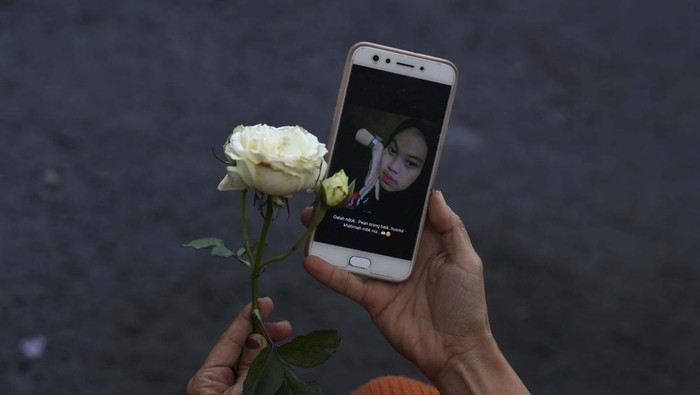 KORBAN TRAGEDI KANJURUHAN MASIH DIRAWAT DI RS Korban tragedi Kanjuruhan mendapatkan perawatan di RSUD Kanjuruhan, Malang, Jawa Timur, Senin (3/10/2022). Hingga hari ketiga pascatragedi Kanjuruhan, terdapat 10 korban yang masih dirawat di rumah sakit tersebut. ANTARA FOTO/Prasetia Fauzani/rwa.
