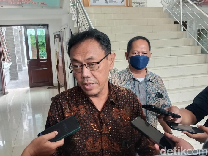 Kuasa hukum tersangka pengerusakan benteng Keraton Kartasura, Bambang Ary Wibowo, di Kejari Sukoharjo, Senin (3/10/2022).