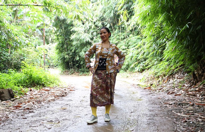 Lenggak-lenggok Fashion Show Batik Lawas Gak Lawasan Pecinta kain nusantara memperagakan kain batik di Warung Tuman, BSD, Tangerang Selatan. Pecinta kain nusantara menggelar fashion show dengan mengenakan kain batik yang dipadupadankan dengan kebaya kembang desa bertajuk Lawas Gak Lawasan di Tangsel.