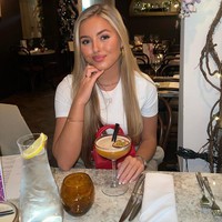 Ayah Lee, Liam Bryne, masih menjadi target kepolisian Irlandia yang sedang diinvestigasi terkait kasus kartel Kinahan. Liam dituduh menjadi kaki tangan bos mafia lain, Daniel Kinahan.Foto: Instagram Lilly-Ella Gerrard