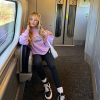 Lilly-Ella sebelumnya tidak terlalu banyak membagikan kemesraan di media sosial. Tapi baru-baru ini, seorang pria misterius sering terlihat di Instagram Story-nya. Bersama pria yang diduga Lee tersebut, mereka tampak menikmati liburan bersama ke Ibiza. Foto: Instagram Lilly-Ella Gerrard