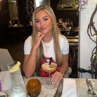 Lilly-Ella dan Lee disebut berkencan selagi berjemur, menikmati hiburan malam hingga dilukis karikatur sebelum pulang dengan pesawat pribadi.Foto: Instagram Lilly-Ella