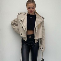 Keduanya dilaporkan mulai berkencan sekitar bulan April. Sumber mengatakan mereka sering bepergian bersama teman-teman. Lilly pun kerap kali terlihat mengunjungi apartemen pacarnya. Semakin menguatkan gosip kedekatan mereka, Steven Gerrard dan Liam Bryne bahkan juga pernah terlihat bersama di sebuah bar di Ibiza.Foto: Instagram Lilly-Ella Gerrard