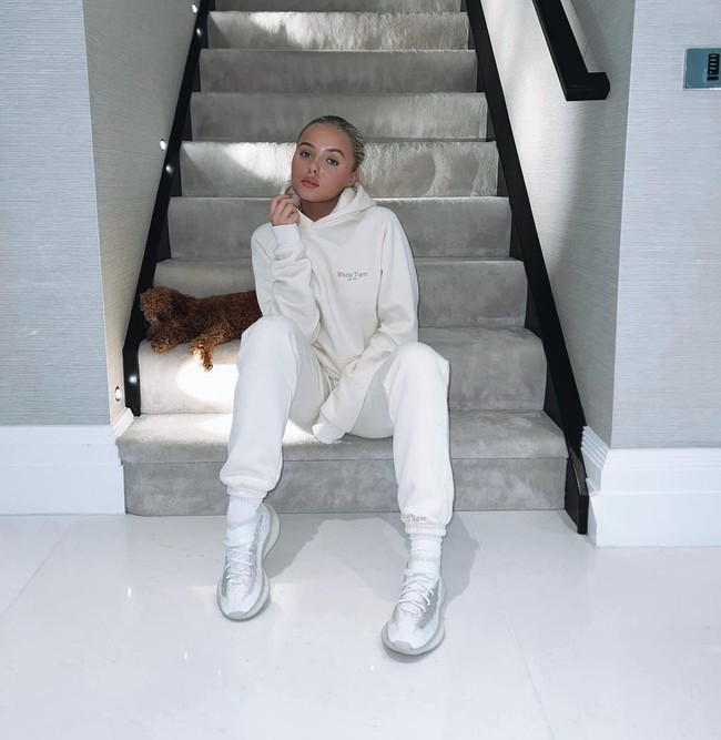 Sejauh ini Lee yang berusia 23 tahun tidak diketahui terlibat dalam tindak kriminal. Tapi ia cukup dikenal publik dan sempat jadi sorotan karena mengencani selebgram Daisey ODonnel sebelum putus awal tahun ini.Foto: Instagram Lilly-Ella Gerrard