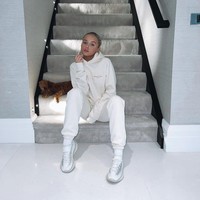 Sejauh ini Lee yang berusia 23 tahun tidak diketahui terlibat dalam tindak kriminal. Tapi ia cukup dikenal publik dan sempat jadi sorotan karena mengencani selebgram Daisey ODonnel sebelum putus awal tahun ini.Foto: Instagram Lilly-Ella Gerrard