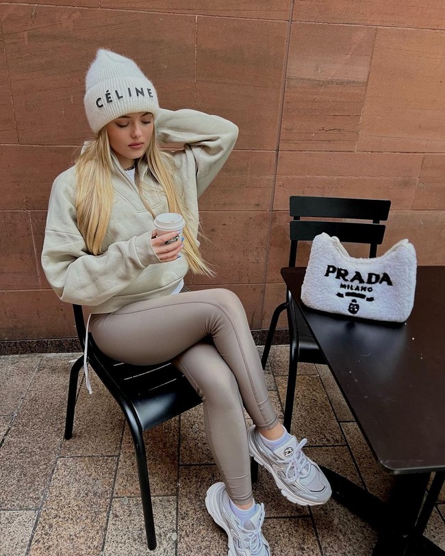 Wanita 18 tahun itu tak jarang membagikan gaya glamournya.Foto: Instagram Lilly-Ella Gerrard