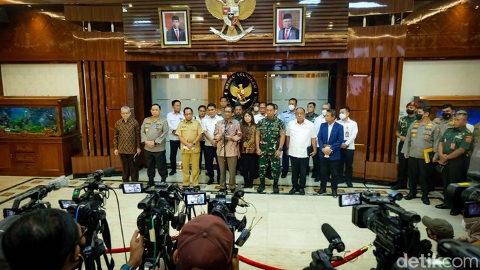 Pemerintah akan membentuk Tim Independen Gabungan Pencari Fakta (TGIPF) tragedi Kanjuruhan. TGIPF akan dipimpin oleh Mahfud Md.
