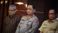 Tragedi Kanjuruhan terjadi setelah laga Derby Jawa Timur, Arema FC kontra Persebaya Surabaya pada lanjutan Liga 1 di Stadion Kanjuruhan, Malang, Jawa Timur, Sabtu (1/10) malam WIB. Arema FC kalah 2-3 dari Persebaya. Suporter tuan rumah selanjutnya turun ke lapangan setelah laga tuntas, terjadilah kericuhan yang tidak terhindarkan.