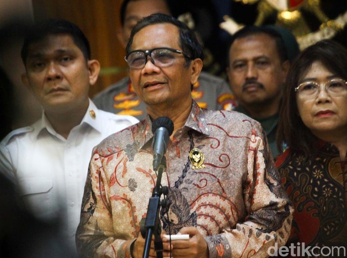 Pemerintah akan membentuk Tim Independen Gabungan Pencari Fakta (TGIPF) tragedi Kanjuruhan. TGIPF akan dipimpin oleh Mahfud Md.