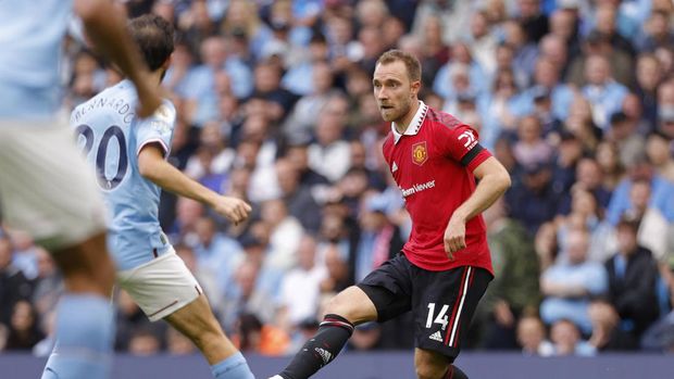 MANCHESTER, ENGLAND - OCTOBER 02: Christian Eriksen of Manchester United in action during the Premier League match between Manchester City and Manchester United at Etihad Stadium on October 02, 2022 in Manchester, England. (Photo by Jared Martinez/Manchester United via Getty Images)