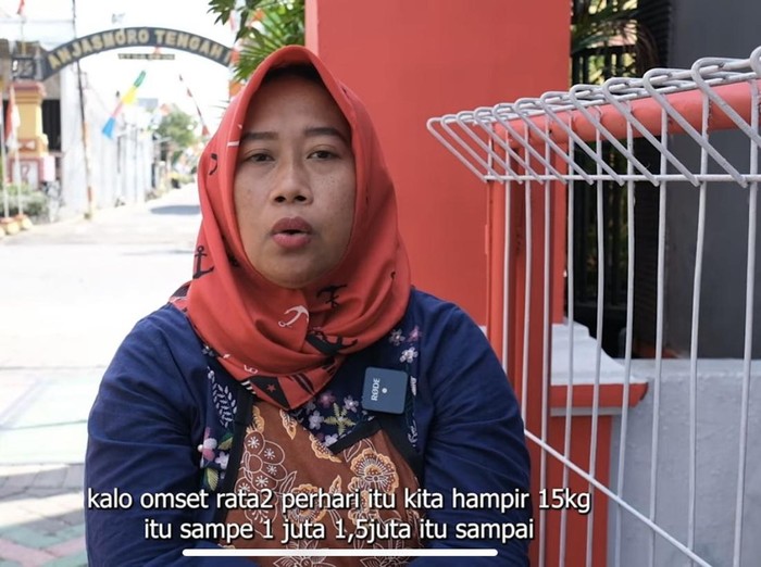 Mantan Pegawai Bank Jualan Kentang Goreng