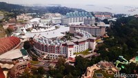 Hard Rock Hotel juga terlihat dari cable car.