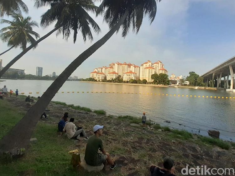 Menikmati Singapura dari Marina Bay