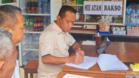 Bahlil Lahadalia jadi pemateri Lembaga Survey Indikator saat singgah di Rest Area di sekitar Subang, Jawa Barat, Minggu (2/10/2022).